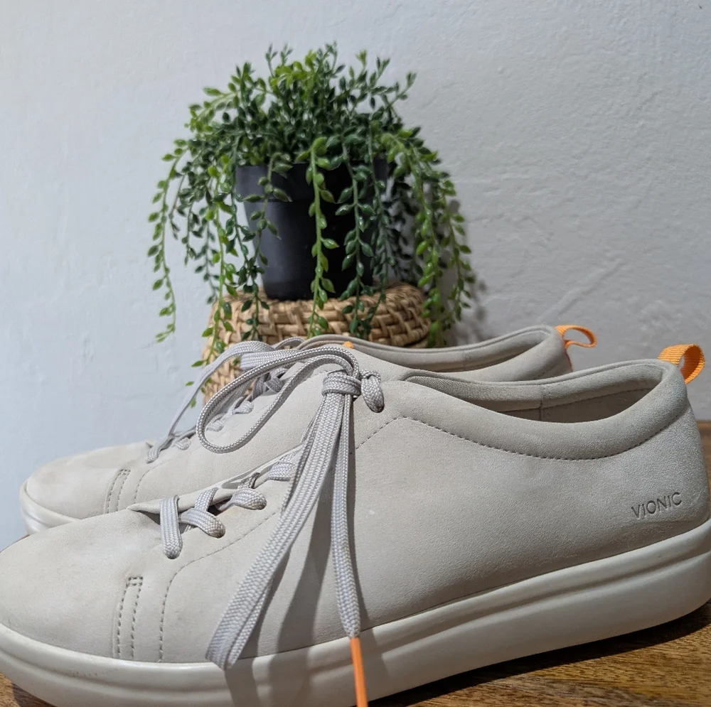 Vionic Women's‎ Cream Sneakers